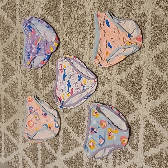 10 for $25 - Pink Fong Baby Shark Girls 2T Underwear (5 pairs) - Picture 1 of 11